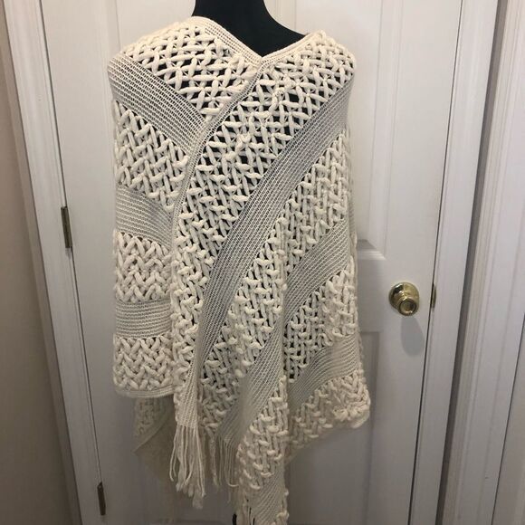 NWT Riah Fashion pullover poncho with fringe - Picture 8 of 11